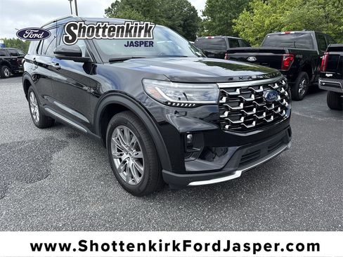 Used 2025 Ford Explorer Platinum image 1