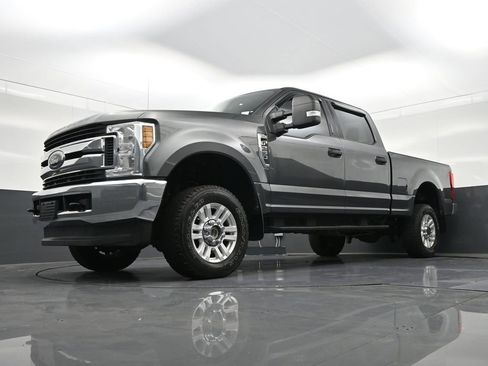 Used 2019 Ford F250 XLT w/ Snow Plow Prep Package image 23