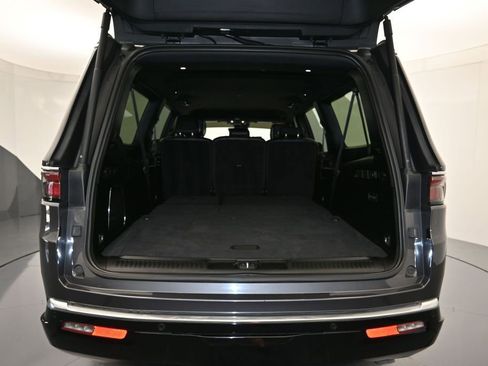 Used 2024 Jeep Wagoneer L Series II RWD image 24