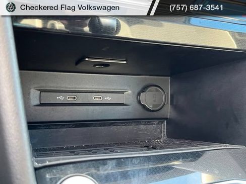 Used 2025 Volkswagen Taos SE AWD/4WD image 41