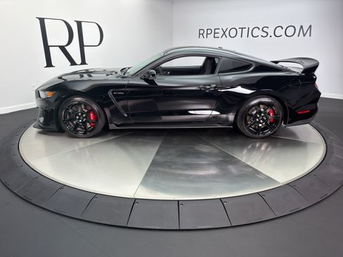 Used 2019 Ford Mustang Shelby GT350R w/ GT350R Equipment Group 920A RWD image 3