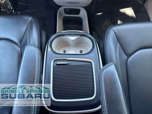 Used 2023 Chrysler Pacifica Touring-L FWD image 24