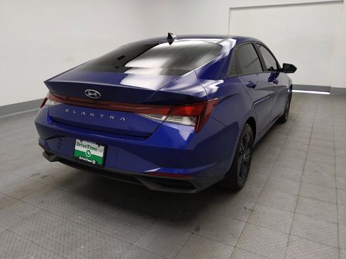 Used 2023 Hyundai Elantra SEL w/ Preferred Accessory Package FWD image 7