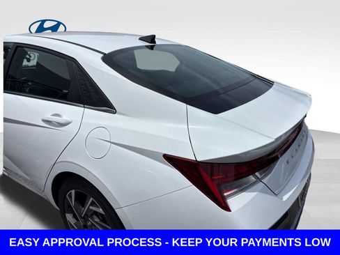 Used 2025 Hyundai Elantra Limited FWD image 15