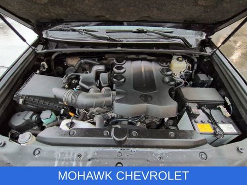 Used 2022 Toyota 4Runner SR5 AWD/4WD image 30