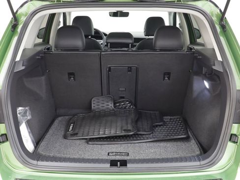 Used 2025 Volkswagen Taos SE image 17