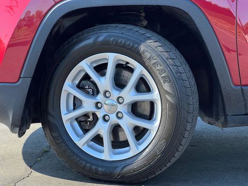 Used 2016 Jeep Cherokee Latitude AWD/4WD image 48