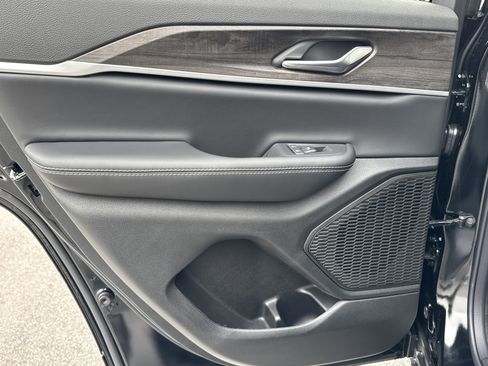 New 2026 Jeep Grand Cherokee Altitude image 27