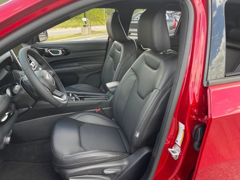 New 2026 Jeep Compass Latitude AWD/4WD image 33