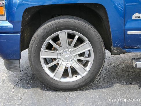 Used 2015 Chevrolet Silverado 1500 High Country w/ High Country Premium Package AWD/4WD image 3
