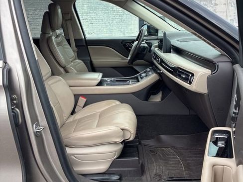 Used 2020 Lincoln Aviator Reserve w/ Equipment Group 202A image 13