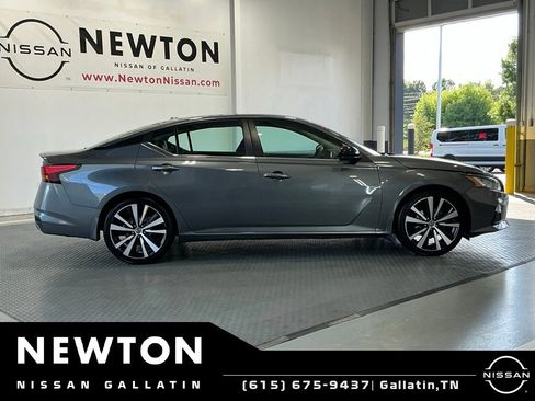 Used 2020 Nissan Altima 2.5 SR w/ Premium Package FWD image 4