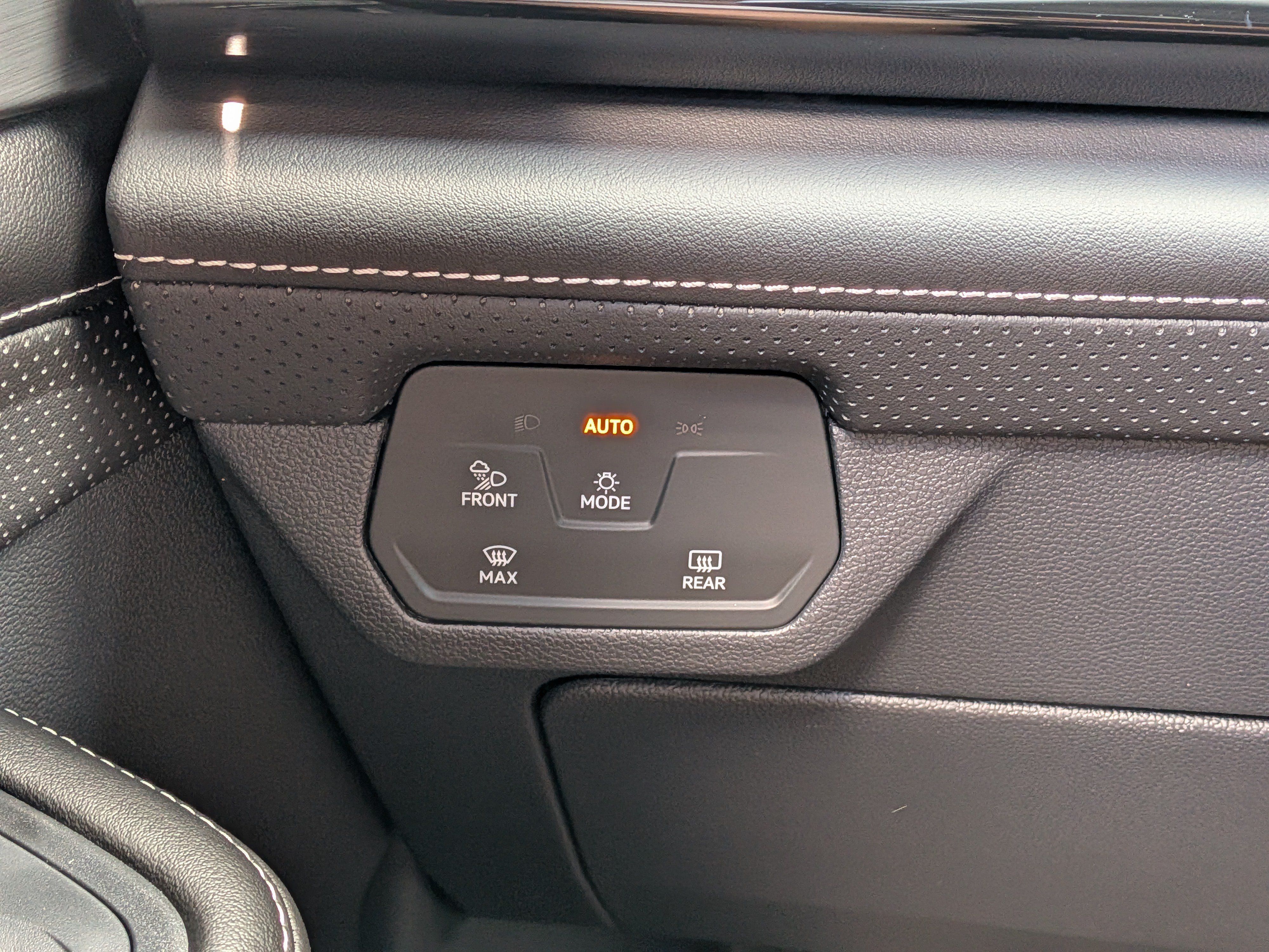 Used 2026 Volkswagen Atlas Cross Sport SE FWD image 24