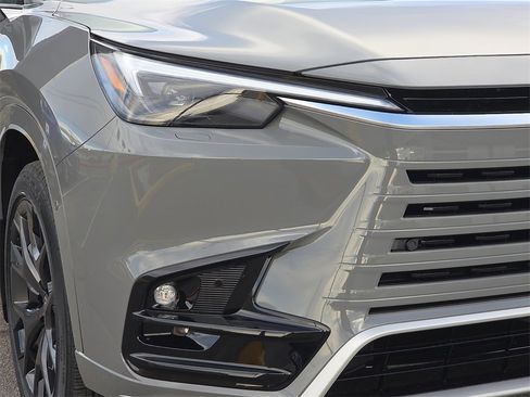 New 2026 Lexus TX 500h AWD image 10