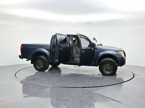 Used 2018 Nissan Frontier SV image 48