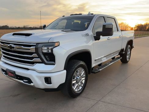 Used 2025 Chevrolet Silverado 2500 High Country w/ High Country Premium Package image 5