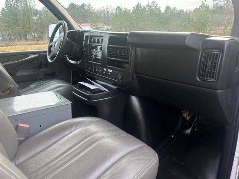 Used 2013 Chevrolet Express 2500 RWD image 11