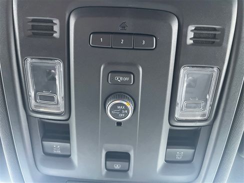 Used 2022 Chevrolet Suburban RST image 39