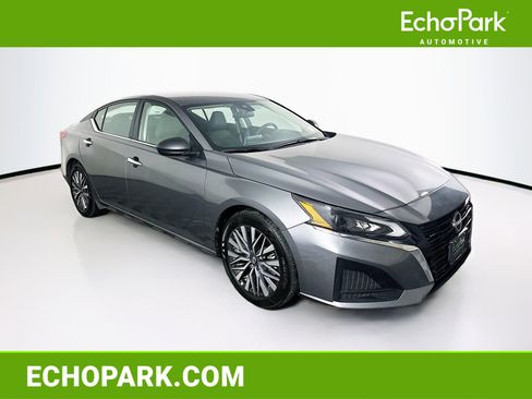 Used 2025 Nissan Altima 2.5 SV image 1
