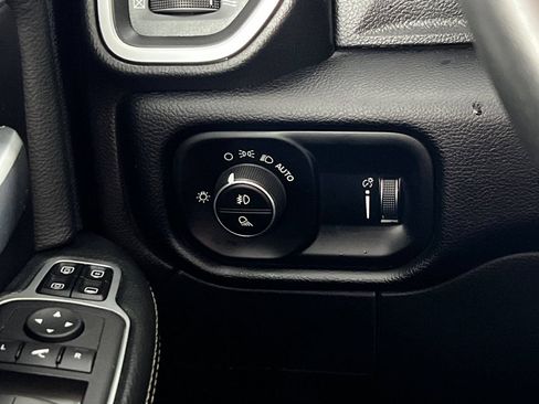 Used 2024 RAM 2500 Big Horn AWD/4WD image 37