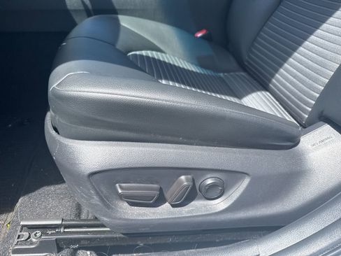 Used 2018 Toyota Camry SE image 14