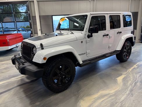 Used 2014 Jeep Wrangler Unlimited Sahara AWD/4WD image 37