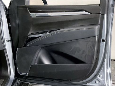 Used 2025 Cadillac Escalade Premium Luxury image 26