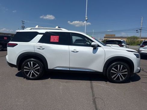 Certified 2025 Nissan Pathfinder Platinum w/ Cargo Package AWD/4WD image 4
