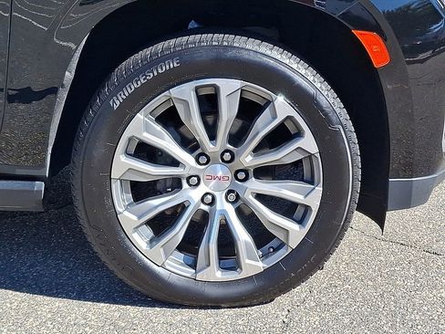 Used 2022 GMC Yukon XL Denali image 11