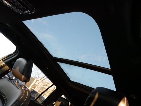 Used 2024 Jeep Grand Cherokee L Limited w/ Black Appearance Package image 34