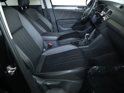 Certified 2022 Volkswagen Tiguan SE w/ Panoramic Sunroof Package image 38