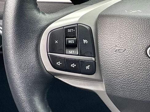 Used 2022 Ford Explorer XLT w/ Equipment Group 202A AWD/4WD image 14