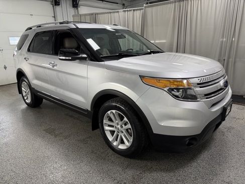 Used 2015 Ford Explorer XLT w/ Equipment Group 202B image 3