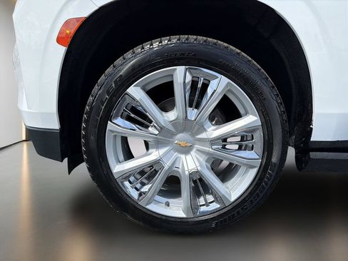 Used 2021 Chevrolet Tahoe High Country w/ Premium Package AWD/4WD image 10