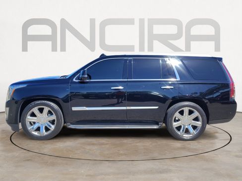 Used 2018 Cadillac Escalade Luxury w/ LPO, Radiant Package RWD image 9