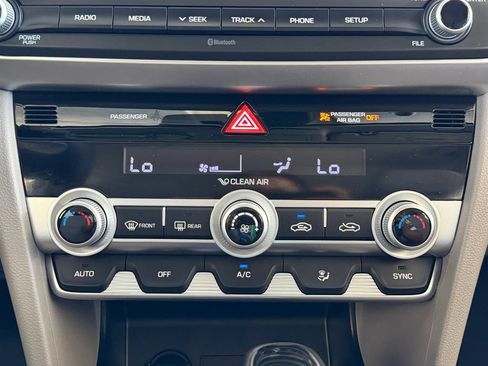 Used 2020 Hyundai Elantra SE FWD image 26