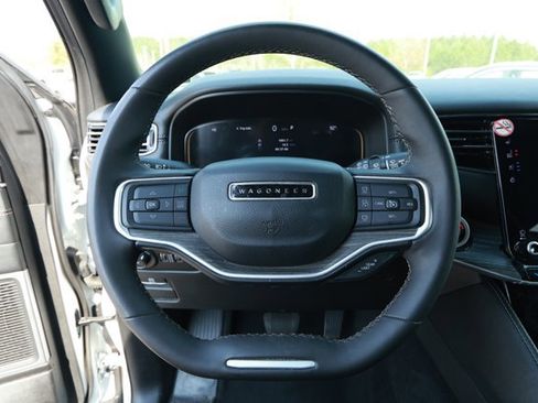 Used 2024 Jeep Wagoneer L Series II image 11