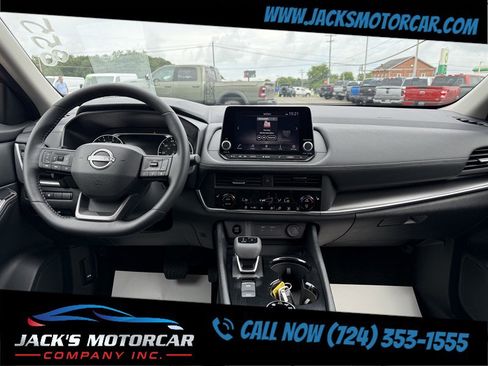 Used 2025 Nissan Rogue SV w/ SV Premium Package image 23
