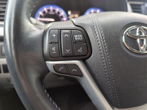 Used 2018 Toyota Highlander XLE AWD/4WD image 19