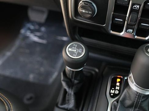 Used 2024 Jeep Wrangler Unlimited Sahara image 23