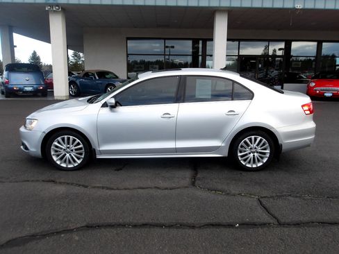 Used 2013 Volkswagen Jetta TDI image 2