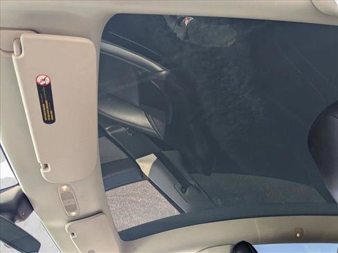 Used 2022 Tesla Model Y Long Range image 16