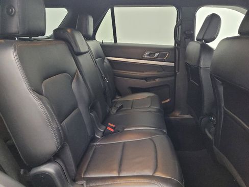 Used 2018 Ford Explorer XLT w/ Equipment Group 202A AWD/4WD image 19