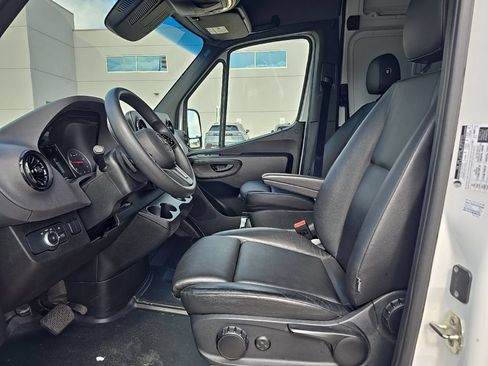 Used 2024 Mercedes-Benz Sprinter 2500 image 21