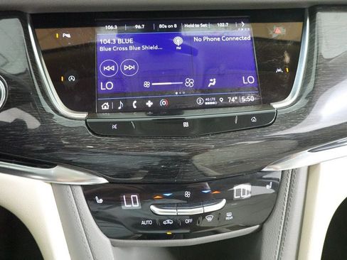 Used 2021 Cadillac XT6 Premium Luxury FWD image 17