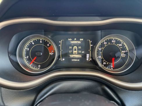 Used 2016 Jeep Cherokee Sport FWD image 27
