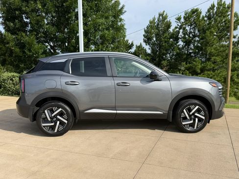 Used 2026 Nissan Kicks SV w/ SV Premium Package FWD image 7
