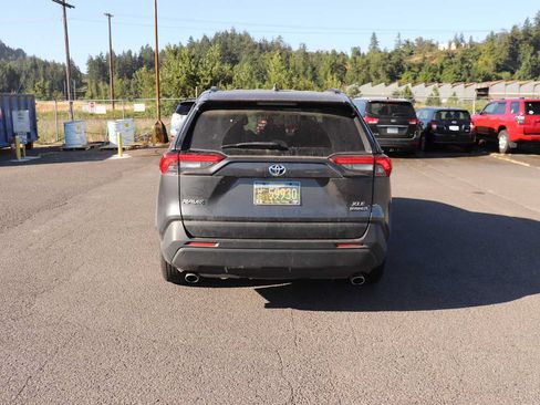 Certified 2021 Toyota RAV4 XLE w/ XLE Grade Weather Package AWD/4WD image 7