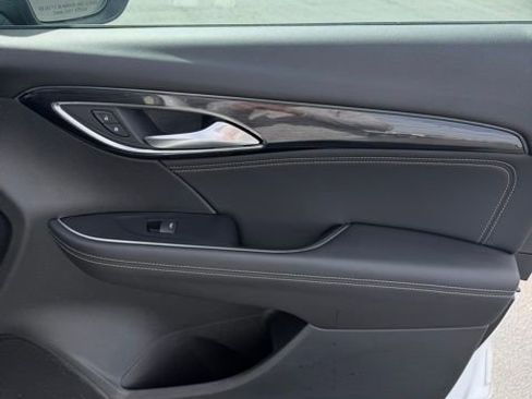 Used 2023 Buick Envision Essence image 19