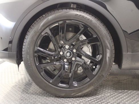 Used 2025 Land Rover Discovery S AWD/4WD image 16
